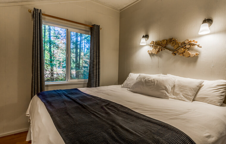 Sahalie Cabin bedroom