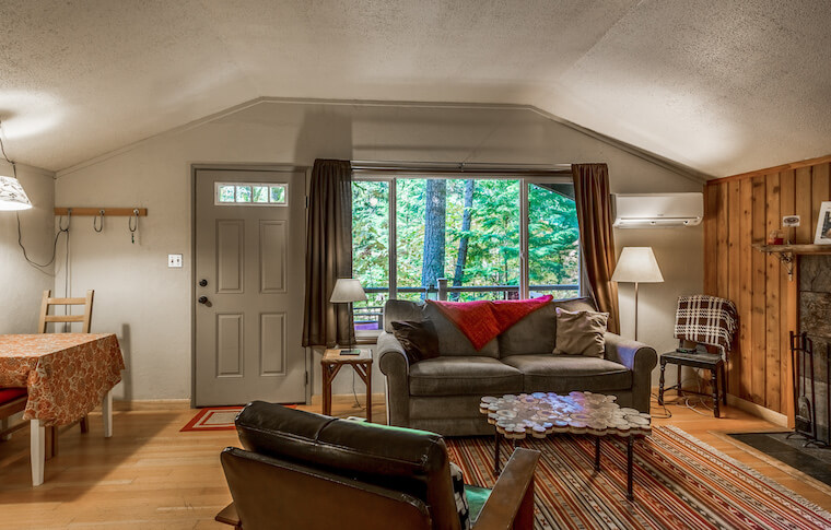 Koosah Cabin living room